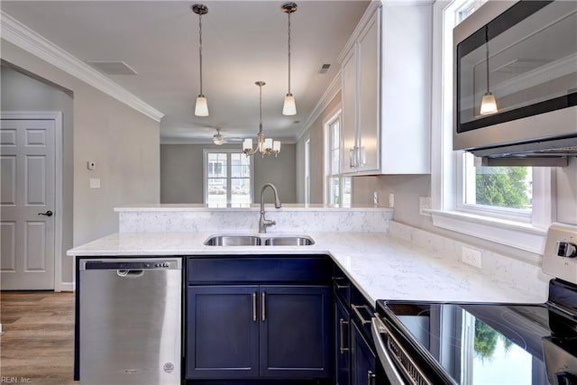 3545 Amberley Way, Williamsburg, VA 23188 - kitchen featuring stainless steel appliances, a sink, blue cabinetry, a peninsula, and ornamental molding