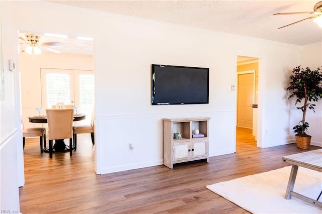 4505 Hessian Ct, Virginia Beach, VA 23462 - living room featuring a ceiling fan, light wood-type flooring, crown molding, and baseboards