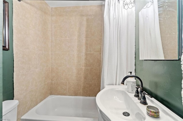 858 47th St, Norfolk, VA 23508 - full bath with toilet and shower / bath combination with curtain