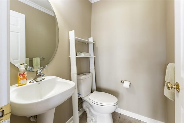 115 Rochdale Ln, Suffolk, VA 23434 - half bath featuring toilet, crown molding, a sink, baseboards, and tile patterned floors