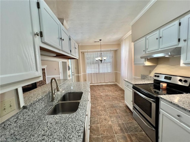 728 S Lake Cir, Chesapeake, VA 23322 - kitchen featuring electric range, a sink, under cabinet range hood, crown molding, and a chandelier