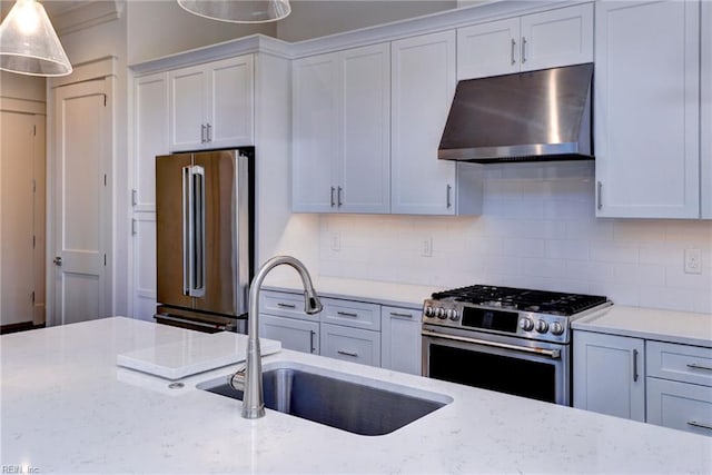 103 Enclave Ct, Williamsburg, VA 23185 - kitchen with appliances with stainless steel finishes, under cabinet range hood, a sink, and backsplash