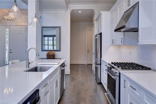 103 Enclave Ct, Williamsburg, VA 23185 - kitchen with under cabinet range hood, appliances with stainless steel finishes, a sink, ornamental molding, and white cabinetry