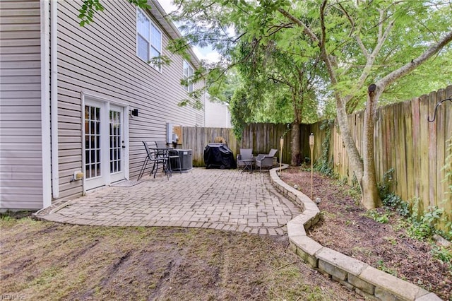 231 Sykes Ave Unit 231, Virginia Beach, VA 23454 - fenced backyard with a patio and area for grilling