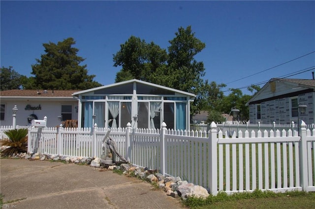 450 Benthall Rd, Hampton, VA 23664 - view of front of house with a fenced front yard