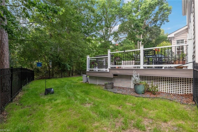20185 Harbour Rdg, Smithfield, VA 23430 - view of yard featuring a deck
