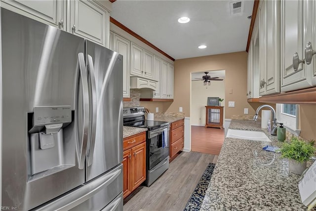 506 Everett Dr, Elizabeth City, NC 27909 - kitchen featuring stainless steel appliances, a sink, light wood finished floors, ceiling fan, and light stone counters