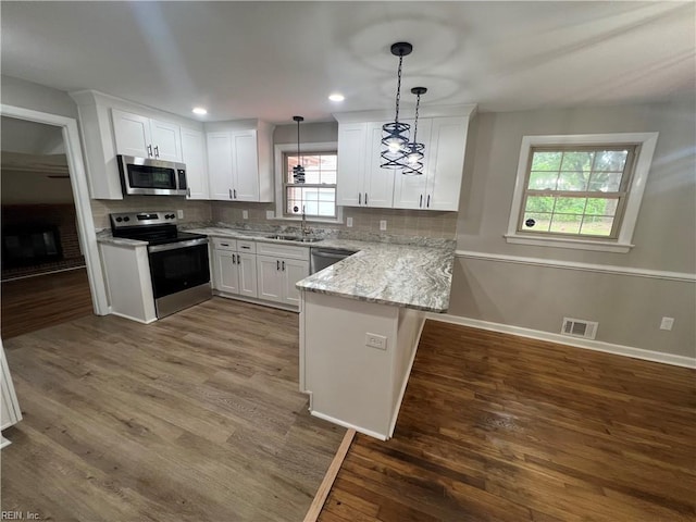 6217 Apple St, Suffolk, VA 23435 - kitchen featuring stainless steel appliances, white cabinets, a peninsula, dark wood finished floors, and recessed lighting