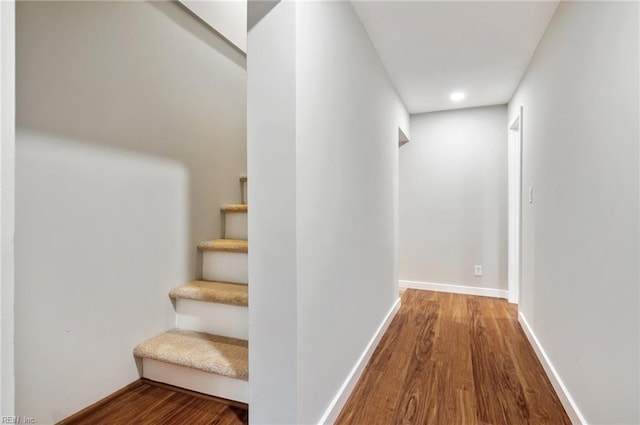 725 Lord Nelson Dr, Virginia Beach, VA 23464 - hallway featuring wood finished floors, baseboards, and recessed lighting