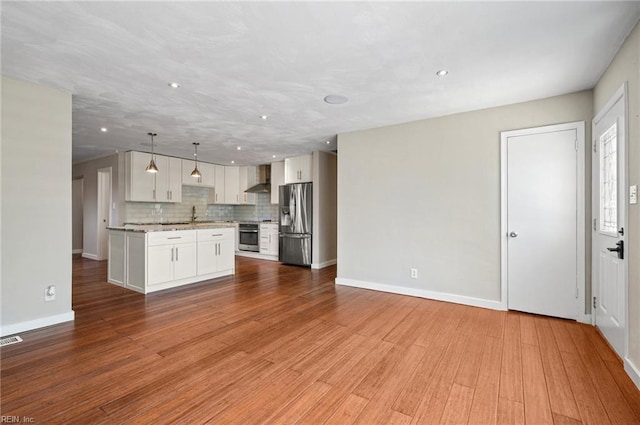 725 Lord Nelson Dr, Virginia Beach, VA 23464 - unfurnished living room with baseboards, wood finished floors, a sink, and recessed lighting