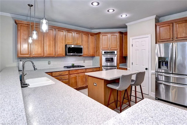 604 Schooner Blvd, Williamsburg, VA 23185 - kitchen featuring stainless steel appliances, a sink, a kitchen bar, crown molding, and light countertops