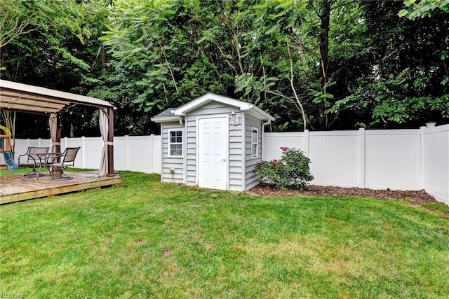 604 Schooner Blvd, Williamsburg, VA 23185 - view of yard featuring a deck