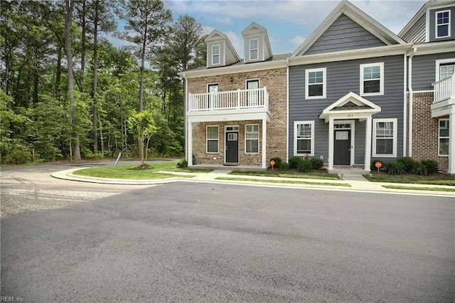 101 Daybeacon St, Yorktown, VA 23692 - view of property with brick siding and a balcony