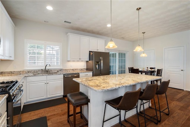 145 Beacon Run, Suffolk, VA 23435 - kitchen featuring black appliances, a sink, a breakfast bar area, white cabinetry, and recessed lighting