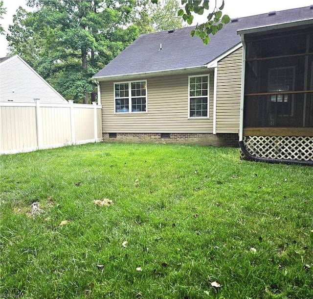 520 Hickory Cres, Smithfield, VA 23430 - view of yard with a sunroom