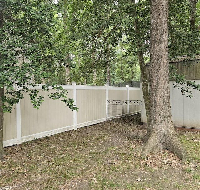 520 Hickory Cres, Smithfield, VA 23430 - view of yard