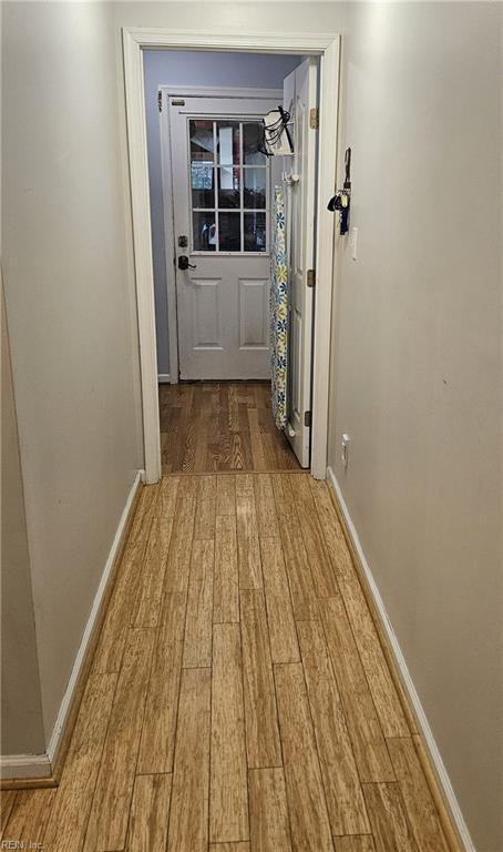 520 Hickory Cres, Smithfield, VA 23430 - hall featuring wood finished floors and baseboards