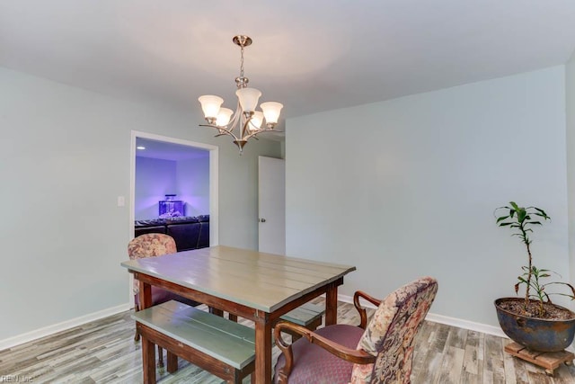 20 Hatteras Lndg, Hampton, VA 23669 - dining room featuring light wood-type flooring, a chandelier, and baseboards