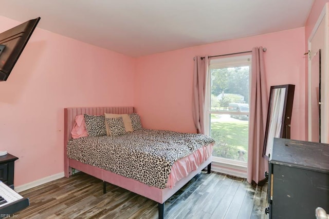 20 Hatteras Lndg, Hampton, VA 23669 - bedroom featuring wood finished floors, multiple windows, and baseboards