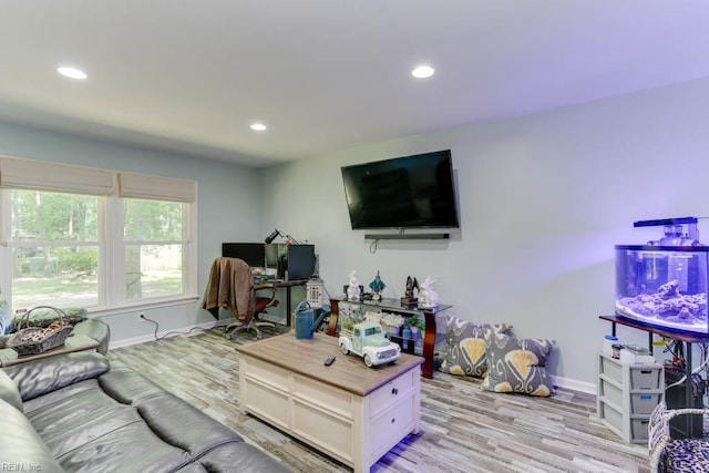 20 Hatteras Lndg, Hampton, VA 23669 - living room with baseboards, light wood-style flooring, recessed lighting, and an office area