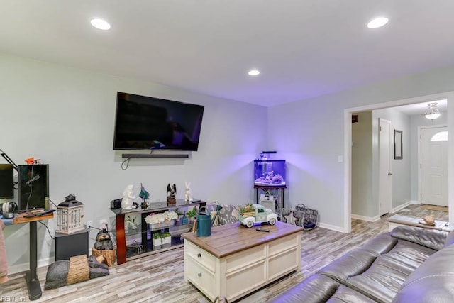 20 Hatteras Lndg, Hampton, VA 23669 - living room with light wood-style flooring, recessed lighting, and baseboards