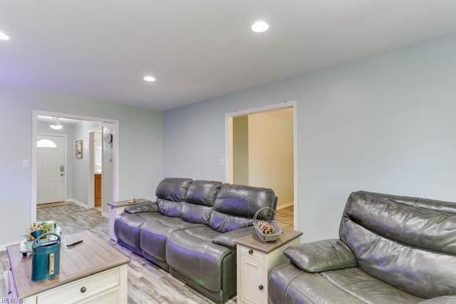 20 Hatteras Lndg, Hampton, VA 23669 - living room featuring light wood-style floors, recessed lighting, and baseboards