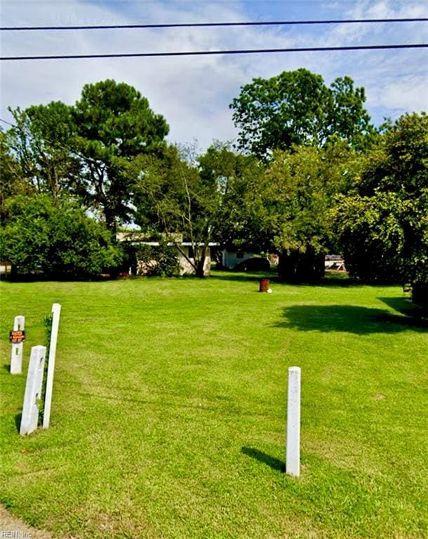 5513 Typo Ave, Norfolk, VA 23502 - view of property's community featuring a yard