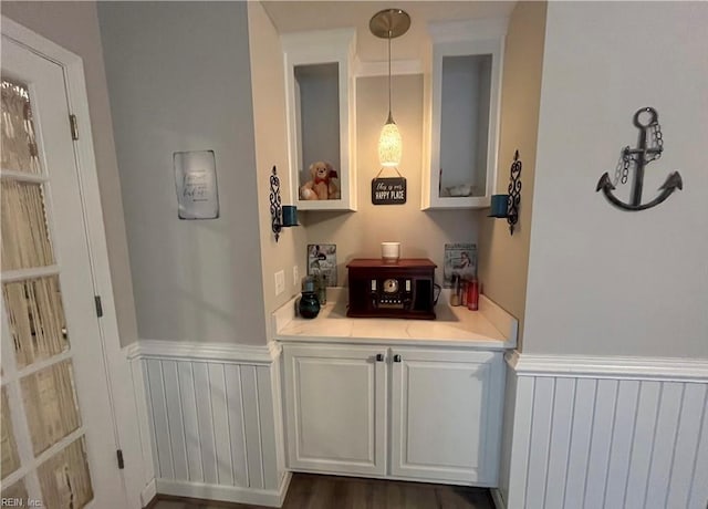 1031 High Dunes Quay Quay Unit 103, Hampton, VA 23664 - corridor with a wainscoted wall