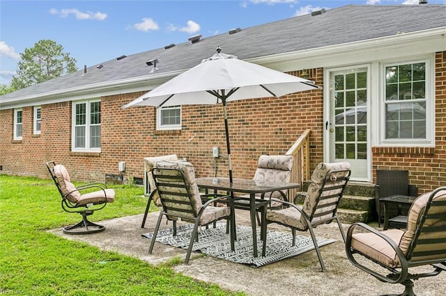 118 Cove Rd, Newport News, VA 23608 - view of patio / terrace with outdoor dining space