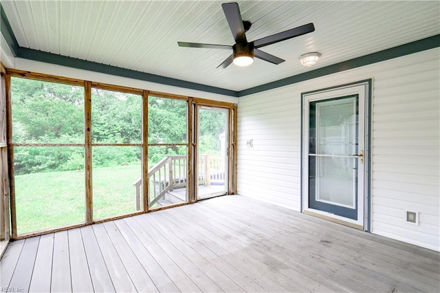 8014 E Glen Rd, Norfolk, VA 23505 - unfurnished sunroom featuring ceiling fan