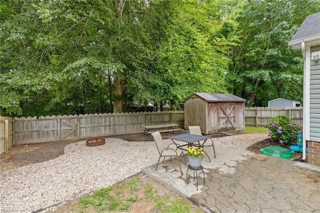112 Hopemont Ln, Suffolk, VA 23434 - fenced backyard featuring a patio