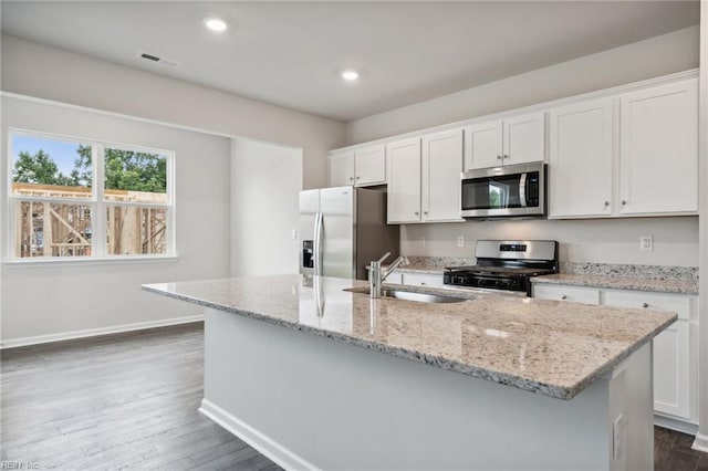 3032 Dalton Cir, Suffolk, VA 23435 - kitchen featuring stainless steel appliances, a sink, white cabinets, a center island with sink, and baseboards