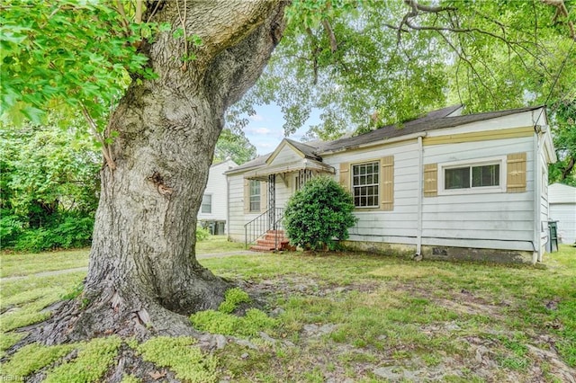 10 Dotson Dr, Hampton, VA 23669 - view of front of home featuring a front lawn and crawl space