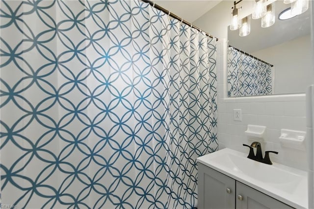 111 S Lloyd St, Suffolk, VA 23434 - full bath with vanity, tile walls, and a shower with curtain