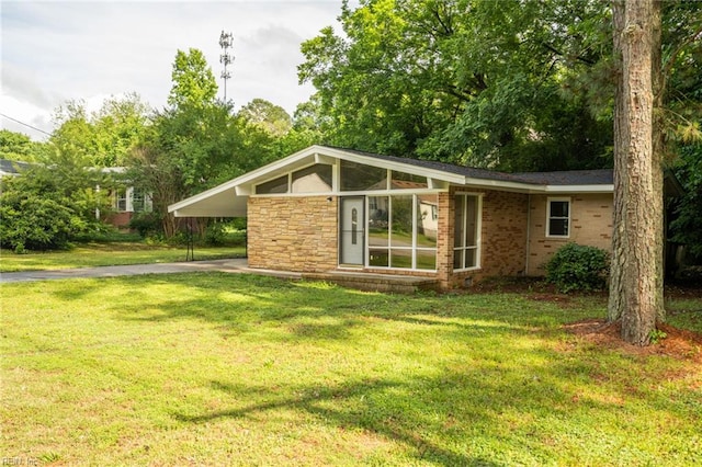 917 Garfield Ave, Suffolk, VA 23434 - view of front facade featuring driveway, an attached carport, a front lawn, and stone siding