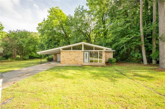 917 Garfield Ave, Suffolk, VA 23434 - mid-century inspired home with driveway, an attached carport, stone siding, and a front lawn