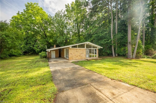 917 Garfield Ave, Suffolk, VA 23434 - view of front facade with stone siding, concrete driveway, a front yard, and an attached carport