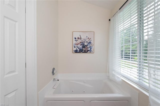 302 Peachwood Ct, Suffolk, VA 23434 - full bath featuring a jetted tub