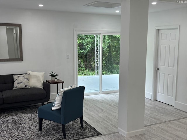432 Maryle Ct, Newport News, VA 23602 - living area featuring wood finished floors, baseboards, and recessed lighting