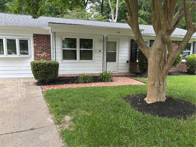 432 Maryle Ct, Newport News, VA 23602 - view of front of home featuring a front lawn, a shingled roof, and brick siding