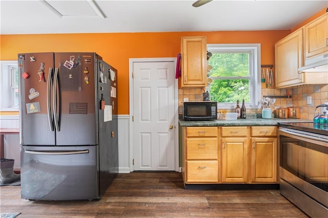 891 Bells Mill Rd, Chesapeake, VA 23322 - kitchen featuring stainless steel appliances, backsplash, dark wood finished floors, dark countertops, and under cabinet range hood