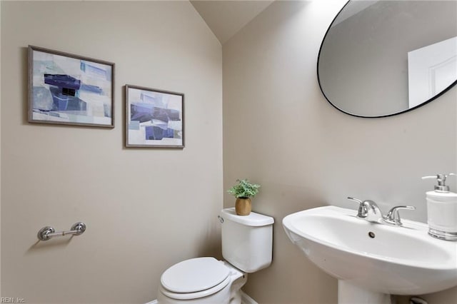 711 Windbrook Cir, Newport News, VA 23606 - bathroom featuring a sink, toilet, baseboards, and lofted ceiling