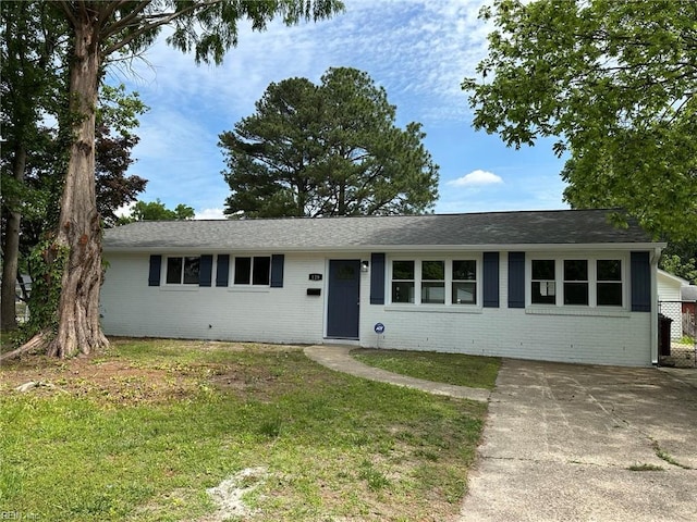 128 Ridgewood Rd, Chesapeake, VA 23325 - single story home featuring brick siding, a front yard, and driveway