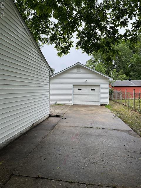 128 Ridgewood Rd, Chesapeake, VA 23325 - detached garage featuring driveway