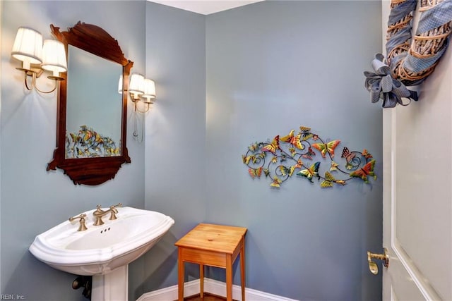 509 River Blfs, Williamsburg, VA 23185 - bathroom with baseboards