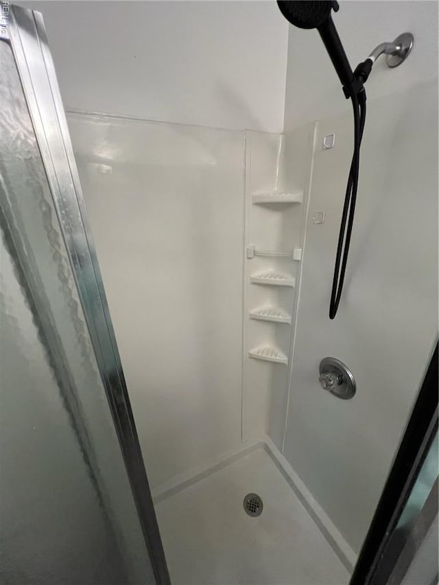 327 Nassau Pl, Hampton, VA 23666 - full bath with a shower stall