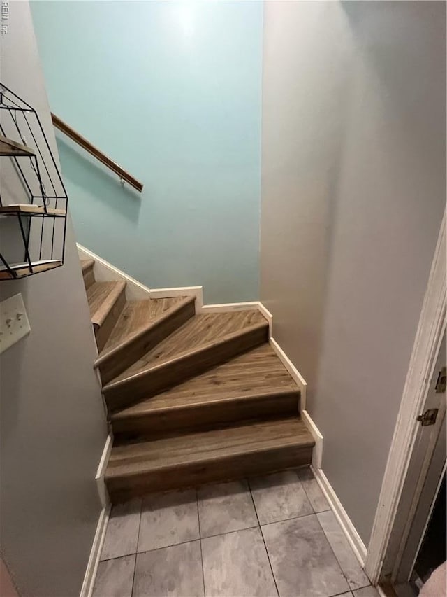 327 Nassau Pl, Hampton, VA 23666 - stairway featuring tile patterned floors and baseboards