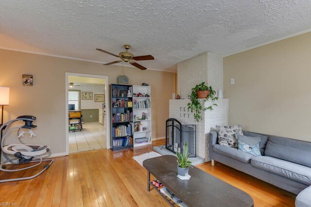 428 Macdonald Cres, Norfolk, VA 23505 - living room featuring a ceiling fan, light wood-type flooring, crown molding, a textured ceiling, and baseboards