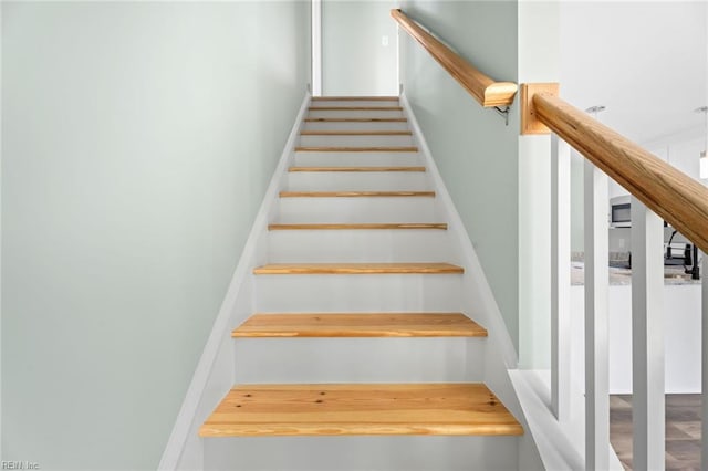 2915 Berkley Ave, Chesapeake, VA 23325 - view of stairway