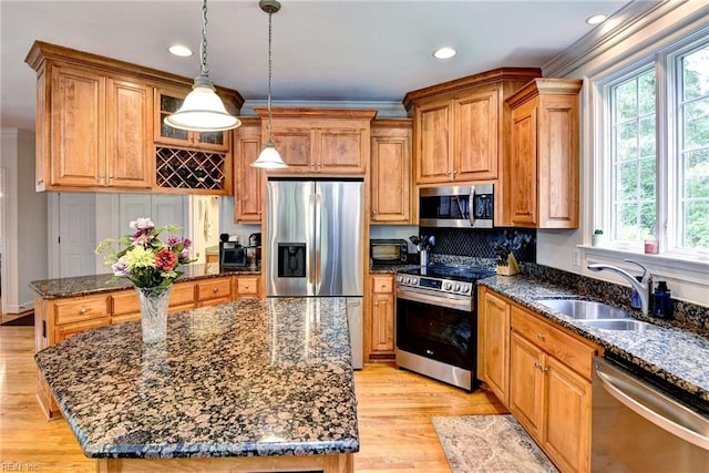 2081 Harpers Ml, Williamsburg, VA 23185 - kitchen featuring stainless steel appliances, a sink, plenty of natural light, light wood-style floors, and recessed lighting
